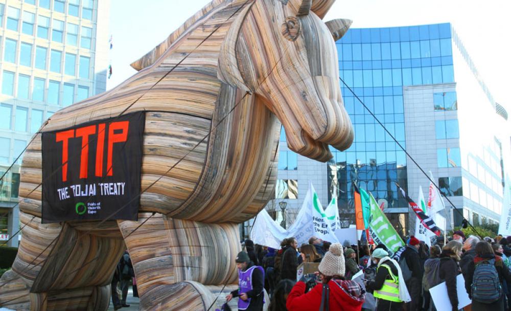 TTIP:n vastainen mielenosoitus Brysselissä