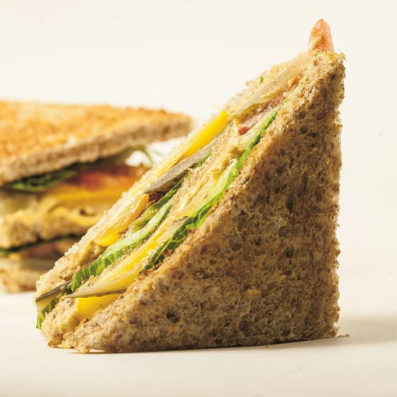 Vegaaninen club sandwich
