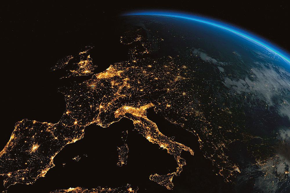 Satelliittikuva Euroopan yöstä
