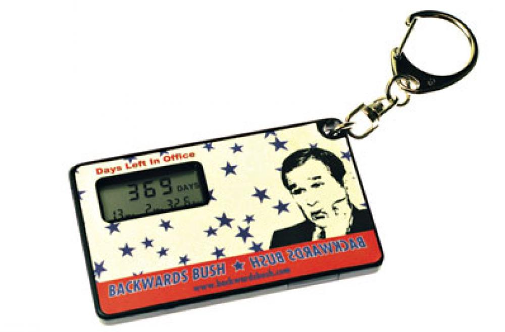 Avaimenperä, jossa on laskuri, joka kertoo, kuinka pitkään Yhdysvaltain nykyinen presidentti George W. Bush on vielä virassaan (www.backwardsbush.com).