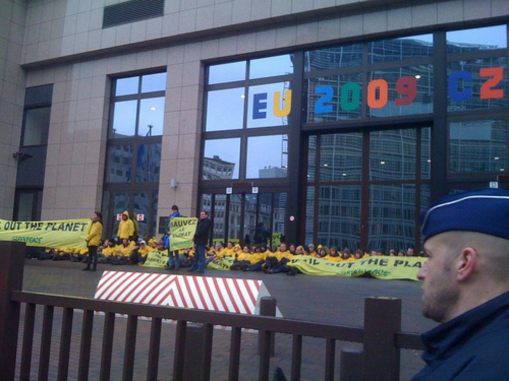 Greenpeacen protesti Brysselissä.