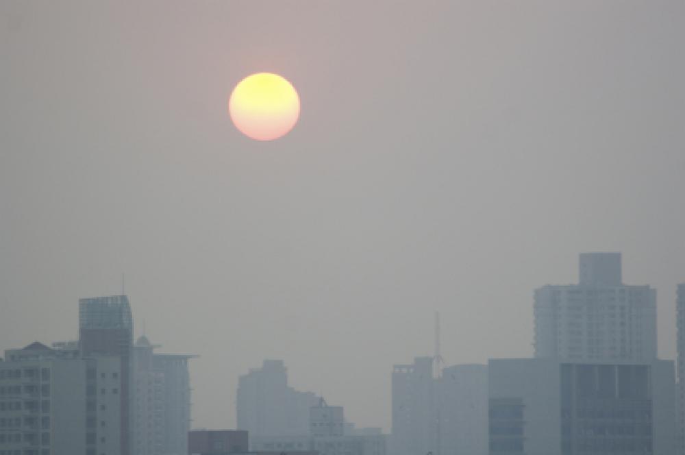 Peking kylpee saasteissa.
