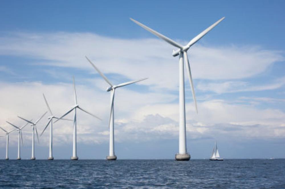 Tuulivoimaa Tanskan rannikolla.
