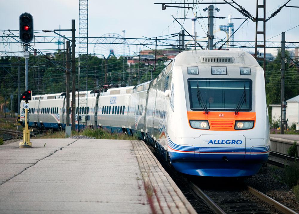 Allegro-juna saapuu Helsingin Rautatieasemalle